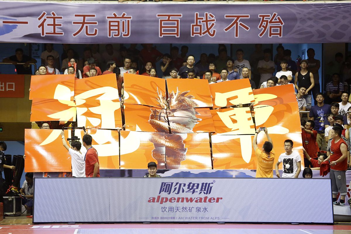 战火四起！顶尖球队奋力拼搏的简单介绍
