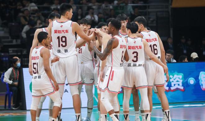 关于广东宏远队备战挑战四川队，誓要力争夺冠的信息
