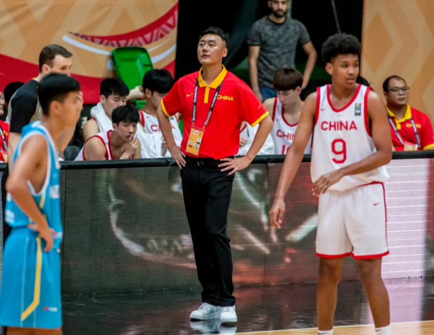 2028年NBA模拟选秀中国两将入选郇斯楠首轮14顺位