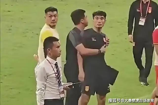 足球报:国足选帅是当务之急新帅无疑面临极大的考验的简单介绍