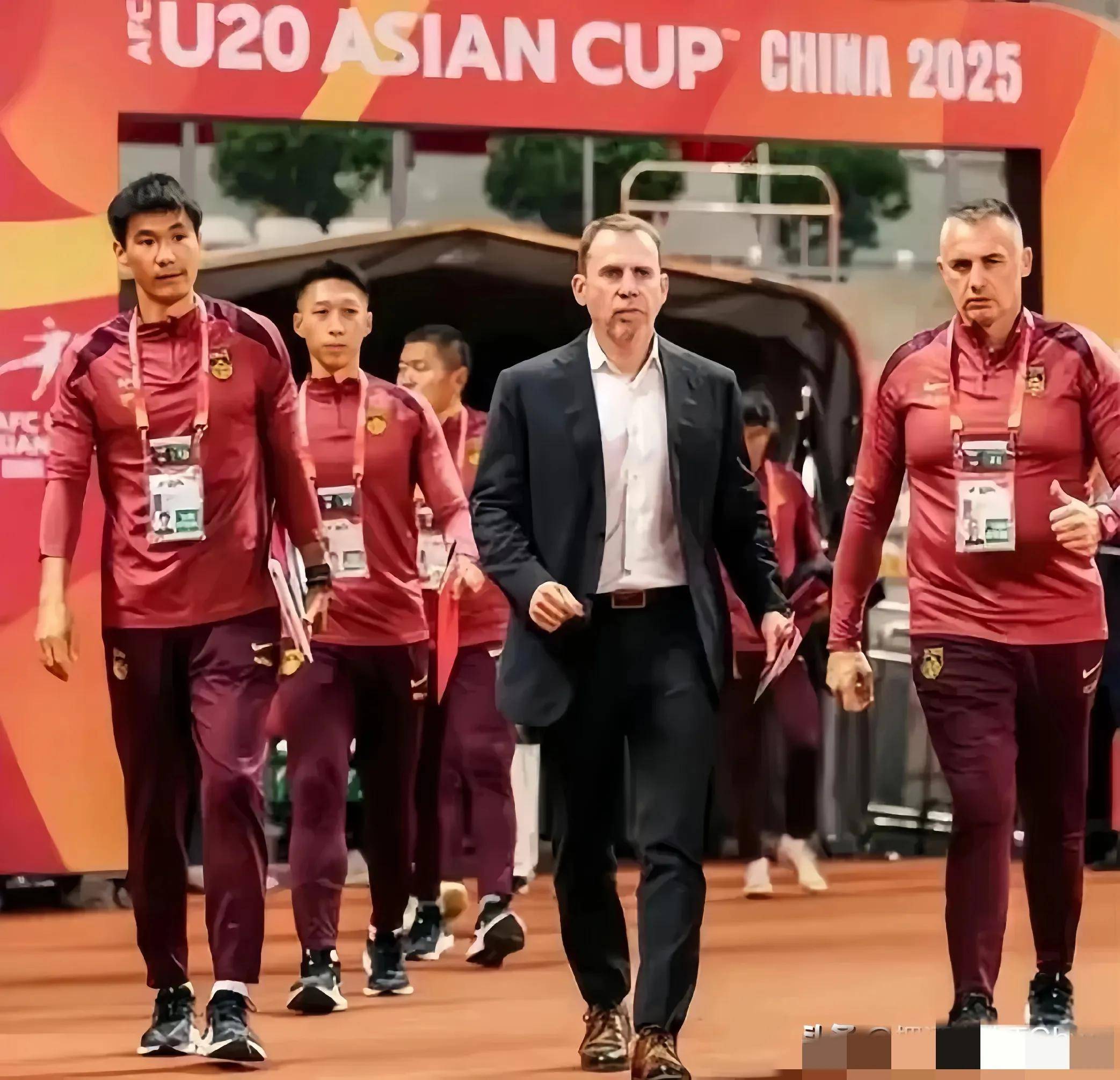 包含久尔杰维奇完成既定目标离任国足战术选人再次推倒重来的词条